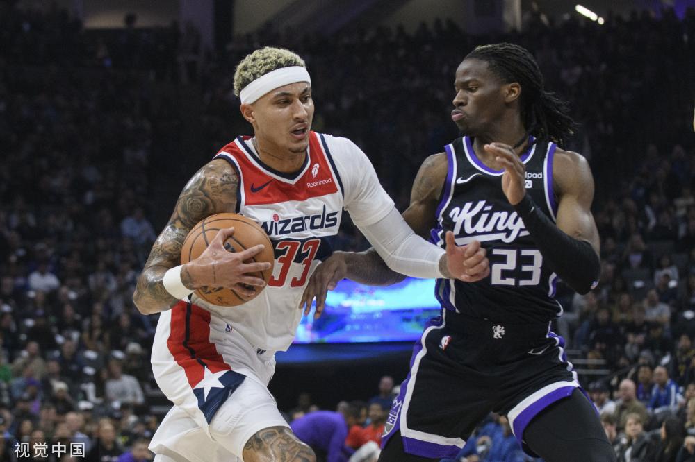 他利用身高 他利用身高