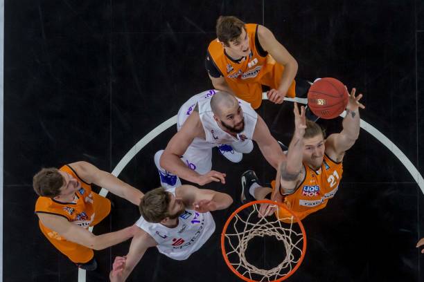 转会背后的 转会背后的