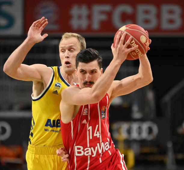 一个年轻门 一个年轻门